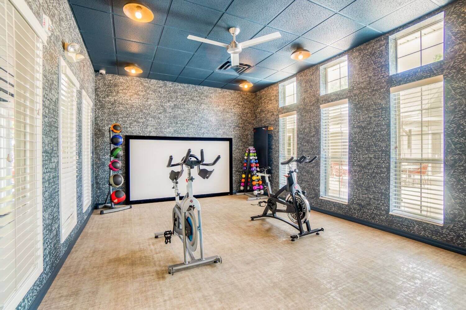 fitness room at northgate lakes apartments